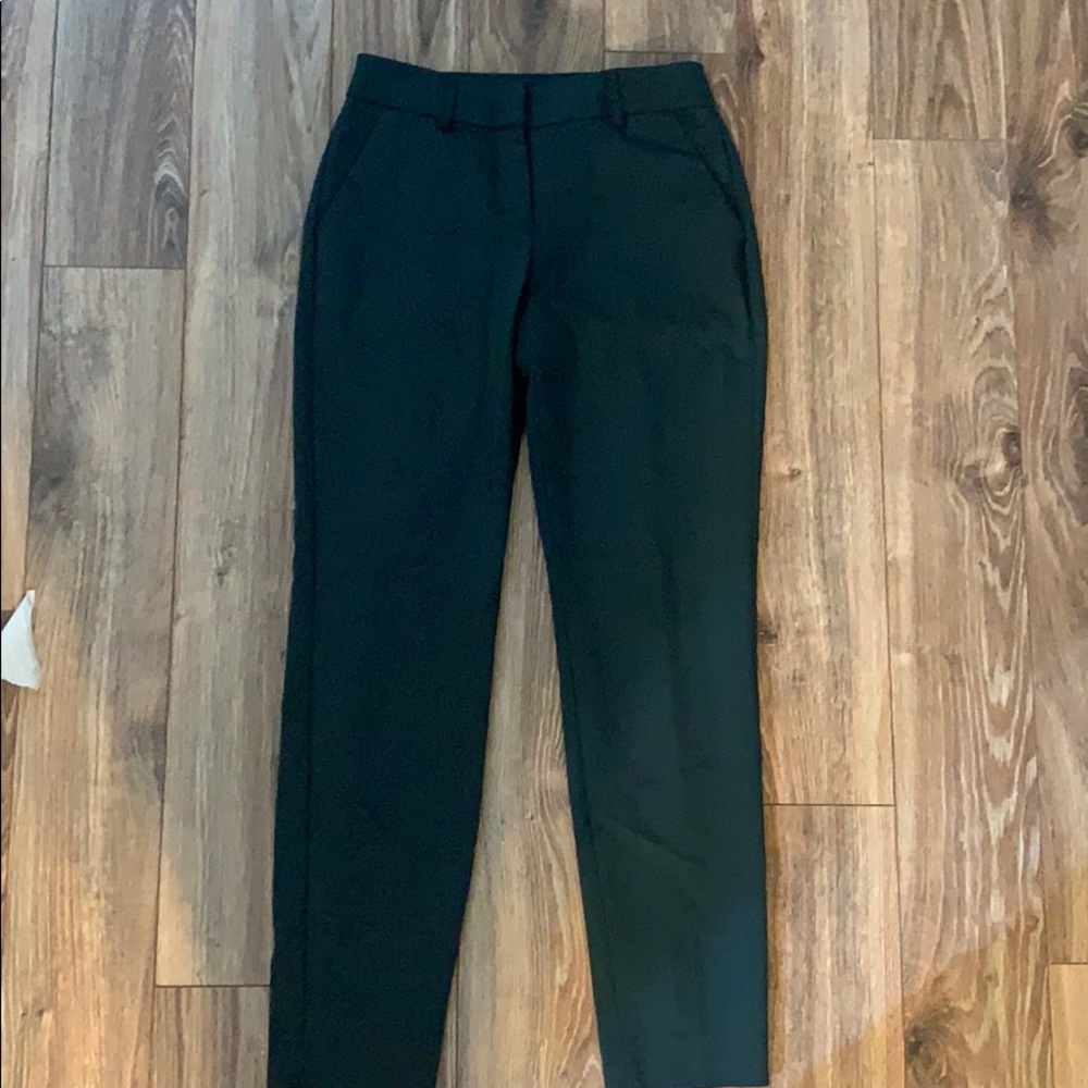 Like-New Express Columnist mid-rise ankle pants.